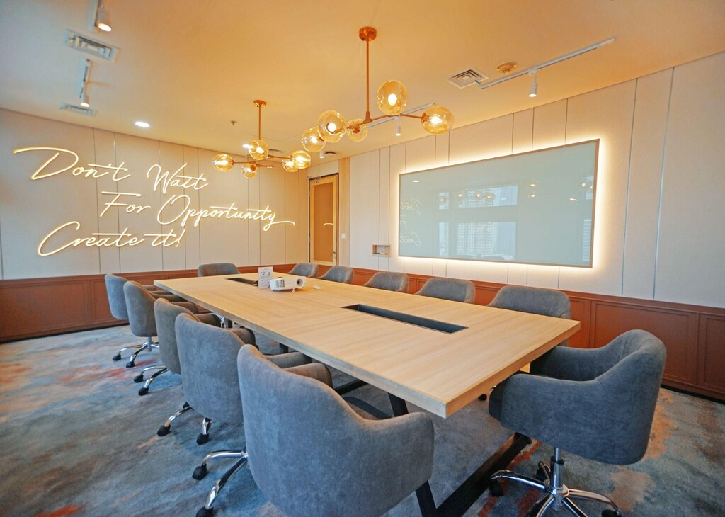 Office Space Termasuk Meeting Room